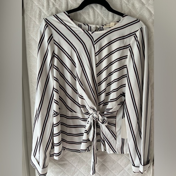 NWT Vine and Love Knot Detail Blouse - Picture 1 of 6